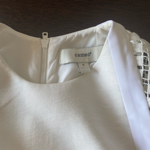 Short white dress (new with tags) - Picture 4 of 4